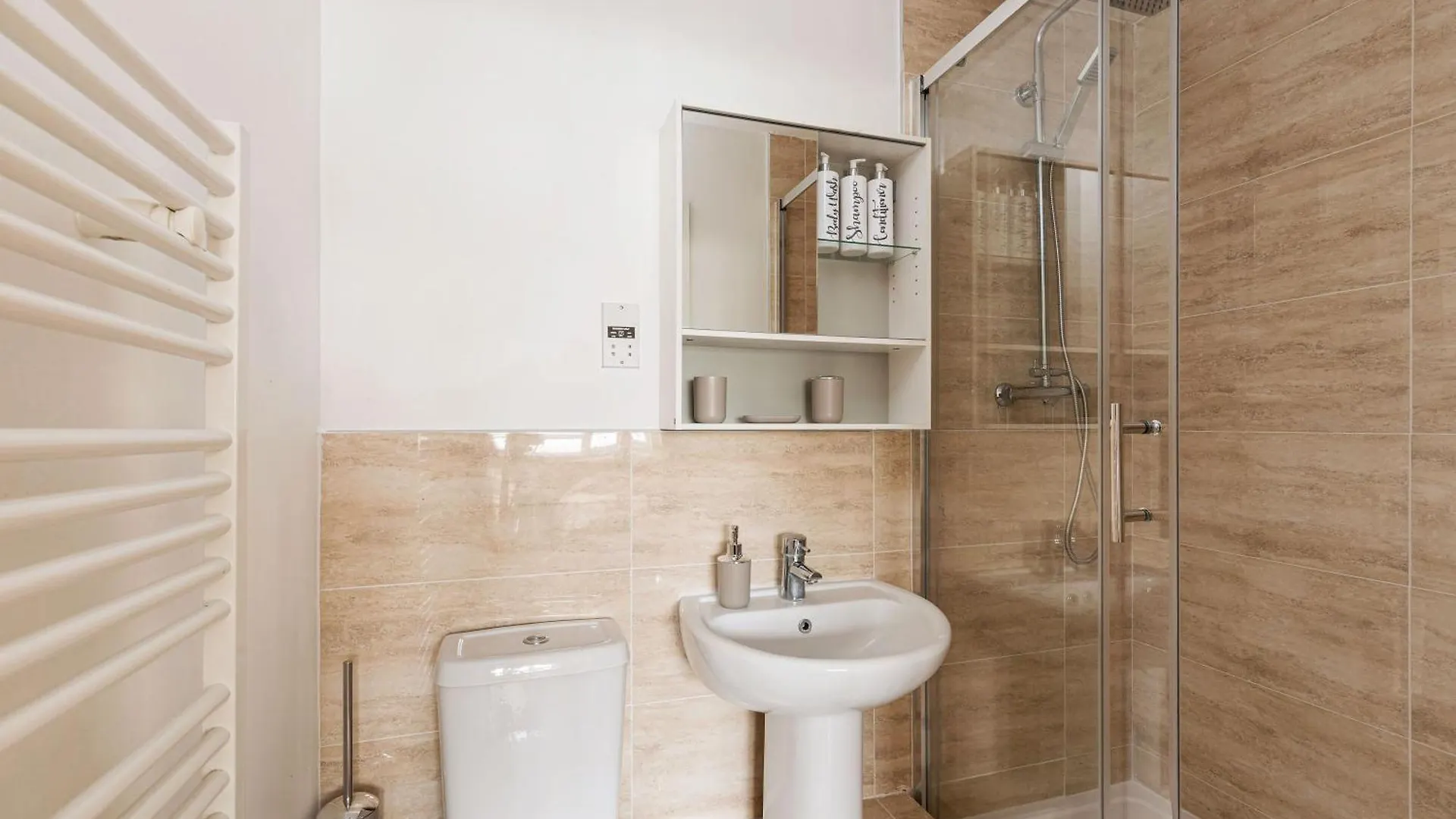 Apartment Spacious Heathrow 2-Bed With Central London Access - Free Parking Feltham Großbritannien