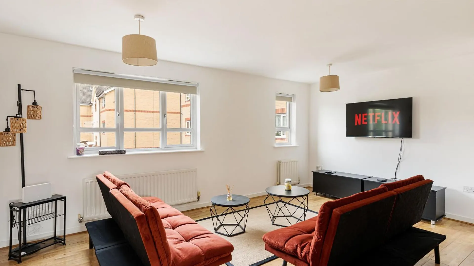 Spacious Heathrow 2-Bed With Central London Access - Free Parking Feltham 0*,  Großbritannien