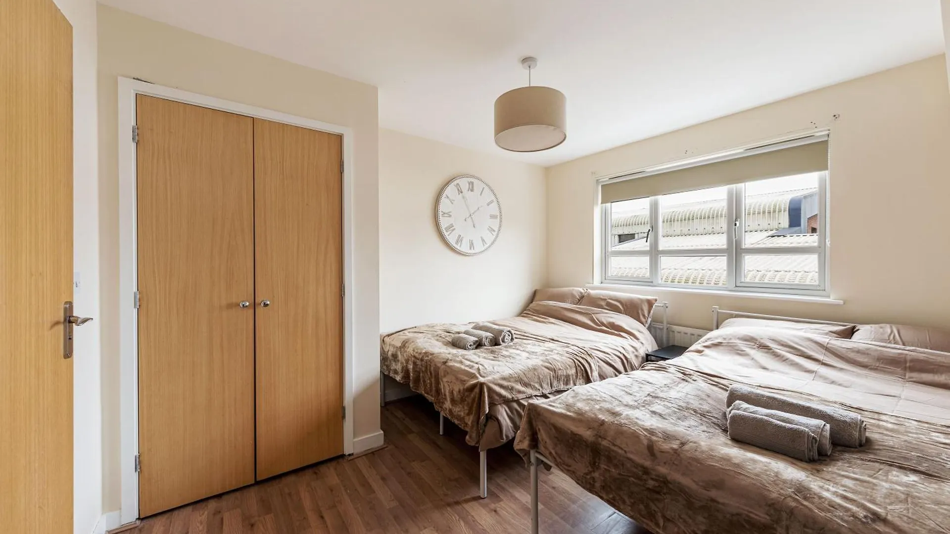 Apartment Spacious Heathrow 2-Bed With Central London Access - Free Parking Feltham Großbritannien