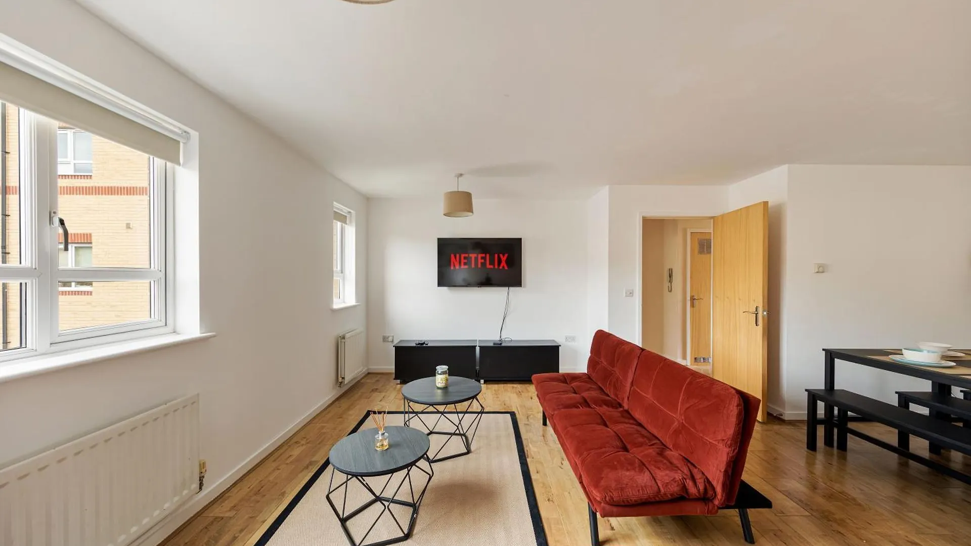 Spacious Heathrow 2-Bed With Central London Access - Free Parking Feltham