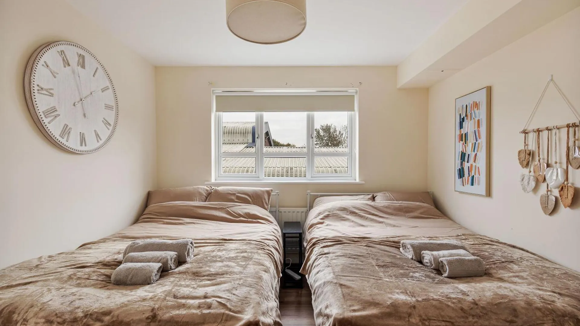 Apartment Spacious Heathrow 2-Bed With Central London Access - Free Parking Feltham