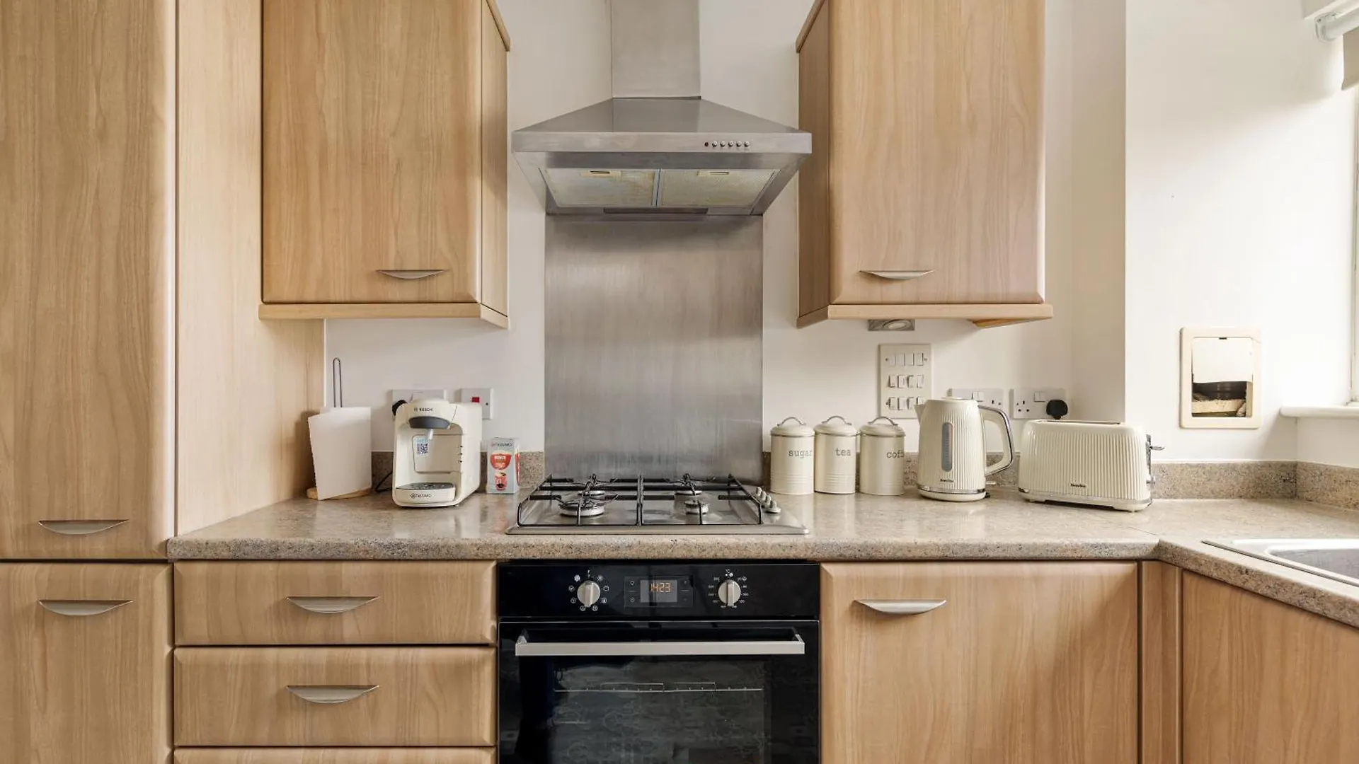 Spacious Heathrow 2-Bed With Central London Access - Free Parking Feltham Großbritannien